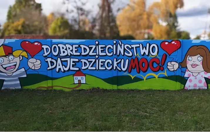 zdjęcie muralu dot Kampanii Dzieciństwo bez Przemocy